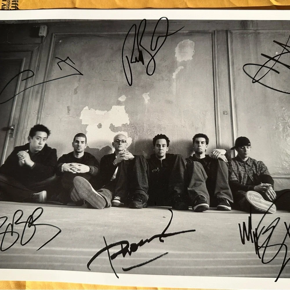 Linkin Park Autographed Band promotional 8x10 - Picture 3 of 4